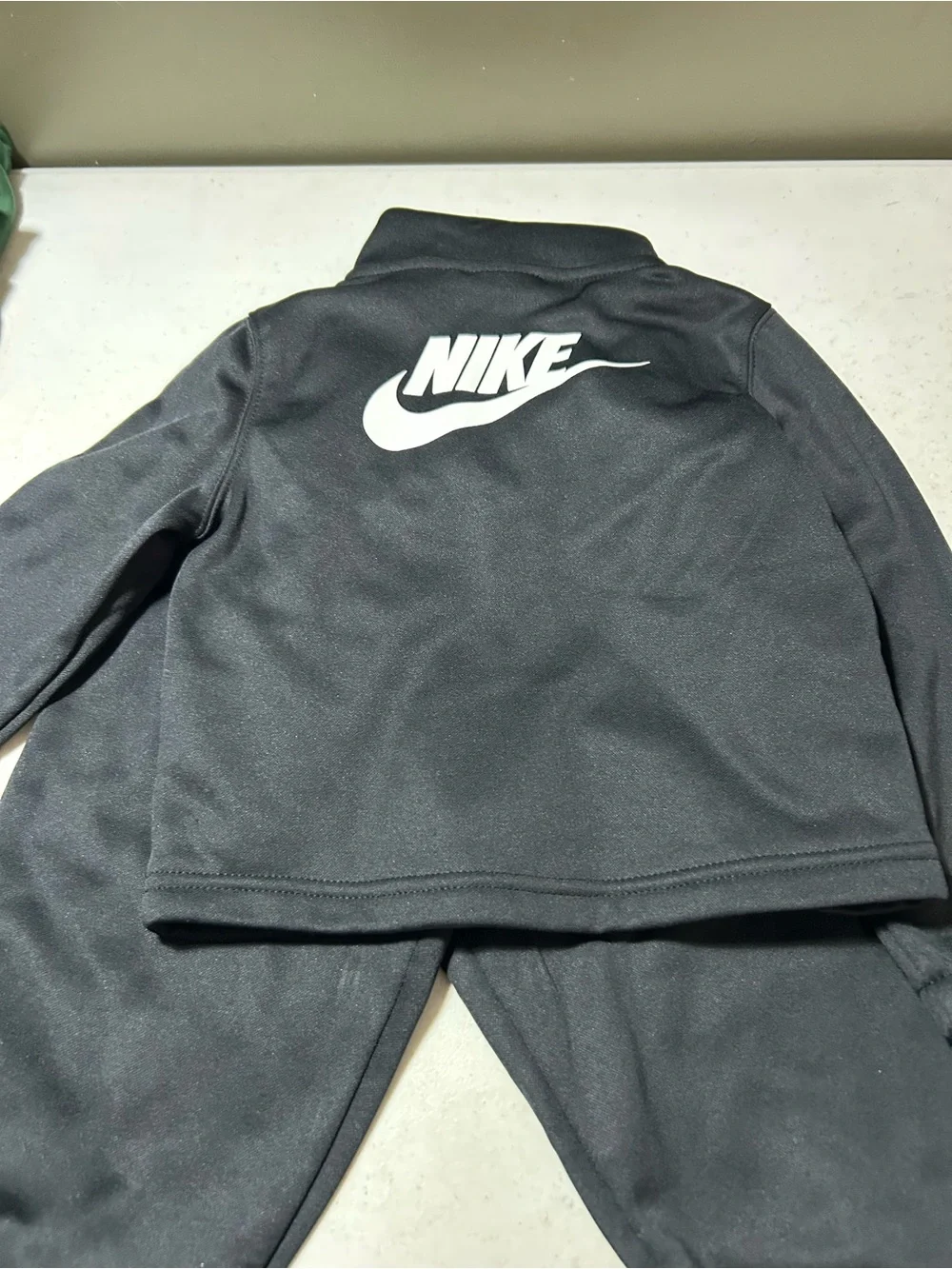 New Nike Kids Green Hoodie with Black and Gray Joggers Set new with tags 2T boys